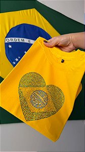 TSHIRT FEMININA ALGODÃO BRASIL STRASS CORAÇÃO / AMARELA