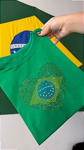 TSHIRT FEMININA ALGODÃO BRASIL STRASS CORAÇÃO / VERDE BANDEIRA