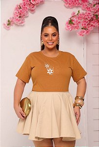 TSHIRT PLUS SIZE FEMININA BORBOLETA BORDADA / CARAMELO