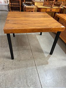 Mesa de jantar pé de ferro 110cm x 110cm