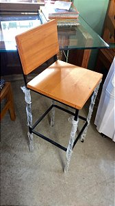 Banqueta pé de ferro