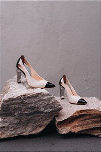 Scarpin Off-White/Preto Píton