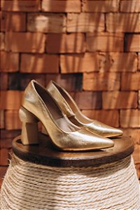 Scarpin Dourado Madeira