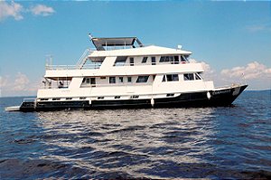 Barco Iate Companhia (35 PESSOAS )