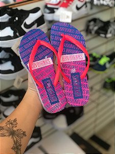 Chinelo Azul e Rosa