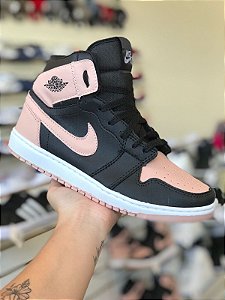 Nike Jordan 1 Mid Preto e Nude