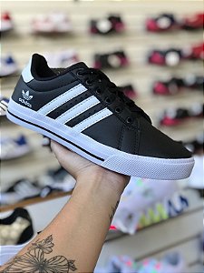 Sapatênis Preto e Branco baixo