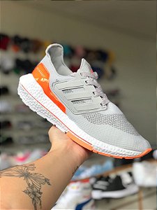 Ultraboost Cinza e Laranja