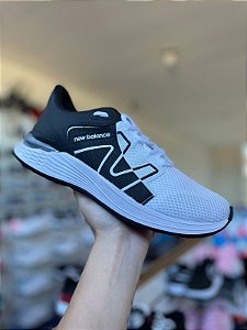 New Balance Preto e Branco