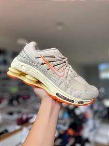 NK Shox Turbo Bege e Laranja