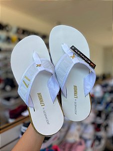 Chinelo Kenr Branco e Dourado