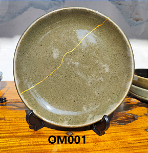 Prato de Ceramica Redondo Medio (Restaurado) Kintsugi Hideko Cinza