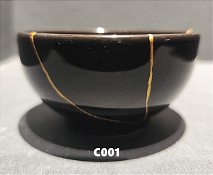 Chawan de Ceramica Preto Pequeno Decorado Kintsugi