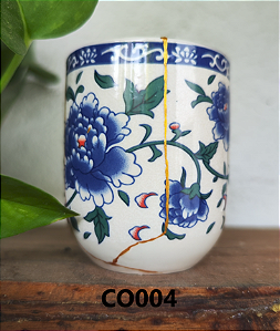 Copo de Ceramica Decorado Kintsugi Tokyo Flores Azuis