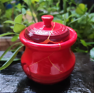 Pote de Alho com tampa Le Creuset Vermelho (Restaurado) Kintsugi