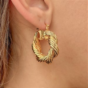 Argola Hailey Torcida em Banho Ouro18k