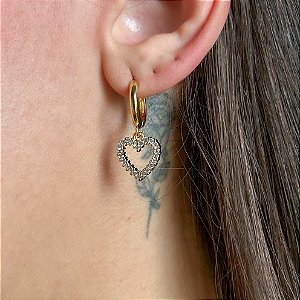 Brinco Ana em Coração Cravejado em Micro Zircônias em Banho Ouro18k