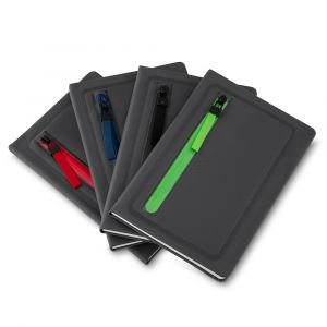 Caderno de anotações com porta objetos na capa, capa dura em material sintetico