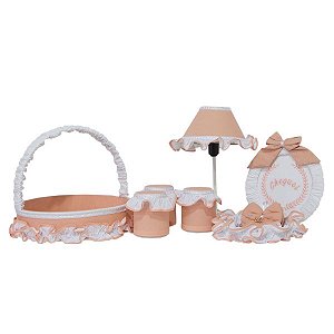 Kit Acessórios Quarto De Bebê Realeza Salmão Com Branco 07 peças