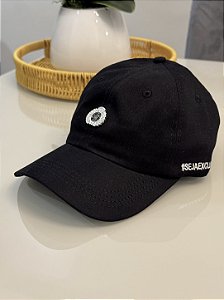 Boné Preto Dad Hat Pingente De Buenas