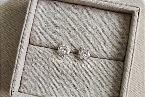 BRINCO PONTO DE LUZ ZIRCÔNIA