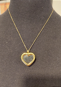 Colar tipo relicário com corrente fixa - AT