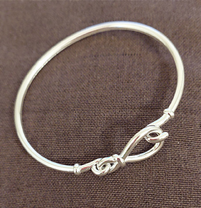 Pulseira rígida fecho infinito - Inspiração Grandes Marcas - Prata925