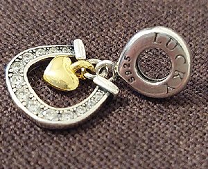 Ferradura da Sorte - Charm pendente Inspiração grandes marcas - prata