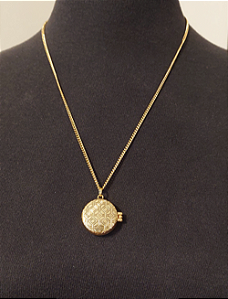 Colar tipo relicário com corrente longa Mosaico - AT