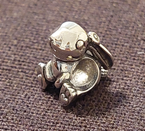 Coelha - charm inspiração Grandes marcas -  Prata