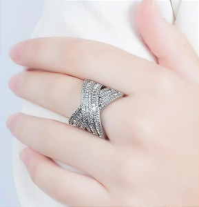 Anel X com Cristal Baguete e Micro Zircônia - LO