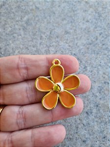 Pingente Flor Resinado Coral Ouro (1un)