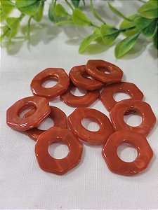 Entremeio de Resina Pastilha Achatada Vazada Vermelho Queimado 22mm,furo 9mm (6un)