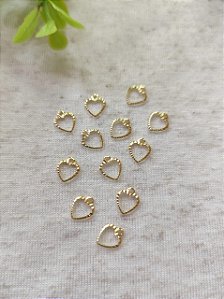 Pingente Coração Trabalhado Vazado Mini 8mm Ouro (5un)