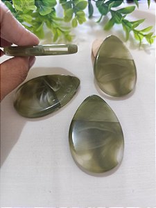 Pingente Resina Gota Verde Mesclado 64mm, furo para corda achatada (un)