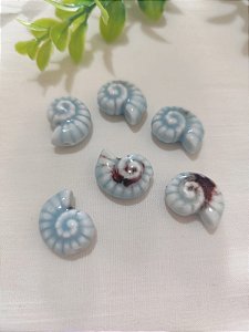 Caracol Porcelana, Passante Azul Claro 20mm, furo 3mm (un)