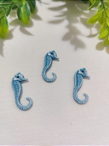 Pingente Cavalo Marinho de Resina Azul com detalhes, 25mm (un)