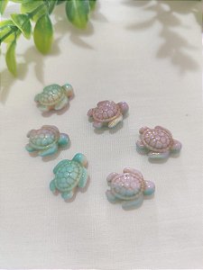 Tartaruga passante Murano Rosa com Verde 15mm, furo 1 mm (UN)