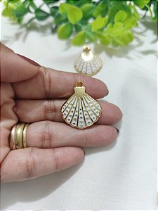 Pingente Concha Resinado Branco 3cm (un)