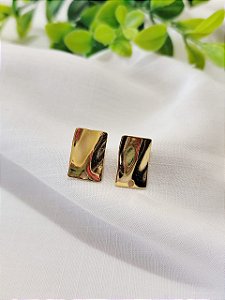 Brinco Retangular Martelado 17mm Ouro, com 1 saída (par)