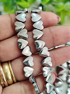 Coração Hematita Prata 7mm, furo lateral (10un)