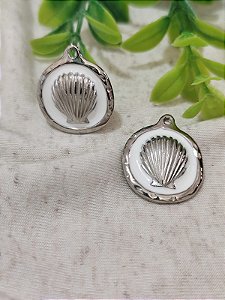 Pingente Resinado Branco com Concha dentro Níquel 25mm (un)