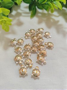Tartaruga passante Pérola de ABS com dourado 10mm (10gr - Aproximadamente 42un)