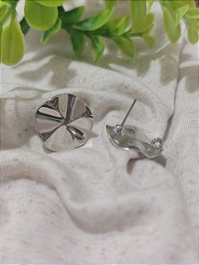 Brinco Martelado Redondo 20mm Níquel, com argola embutida (par)