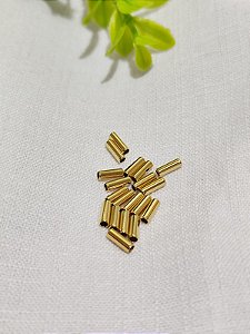 Tubo Passante Ouro 2,5mm (abertura) x 7mm (comprimento) - (10un)