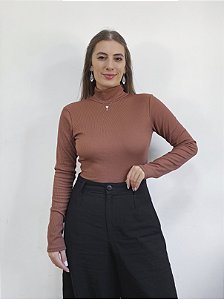 Blusa gola alta peluciada