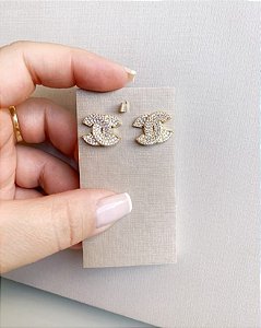 Brinco Fixo Inspiração Cravejado Com Microzircônias Cristal