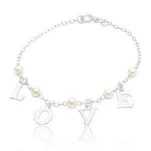 PULSEIRA PRATA 18CM PEROLAS 4MM C/ LOVE PENDURADO