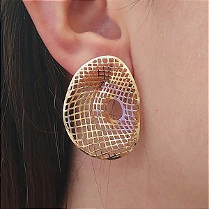 Brinco Oval Organico — Banhado a Ouro