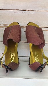 Cecilia Roxa e Amarela